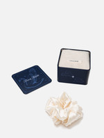 Большая шелковая резинка для волос MILKY WHITE